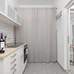 Boutique - Near Heroes Square & Metro - Free Secure Parking Lejlighed *