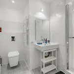 Boutique - Near Heroes Square & Metro - Free Secure Parking Lejlighed