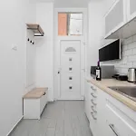 Boutique - Near Heroes Square & Metro - Free Secure Parking *