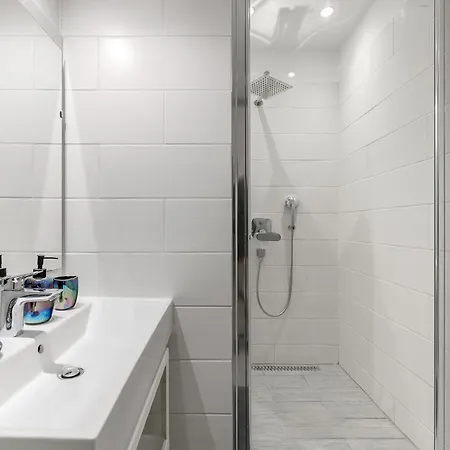 Boutique - Near Heroes Square & Metro - Free Secure Parking