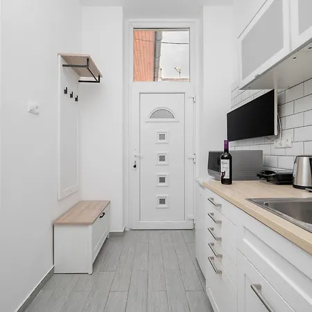 Boutique - Near Heroes Square & Metro - Free Secure Parking *