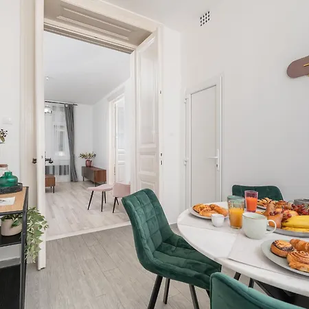 Boutique - Near Heroes Square & Metro - Free Secure Parking * Budapest