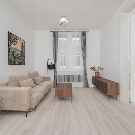 Boutique - Near Heroes Square & Metro - Free Secure Parking דירה *